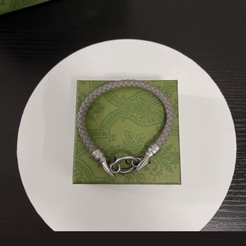 G*u*i bracelets